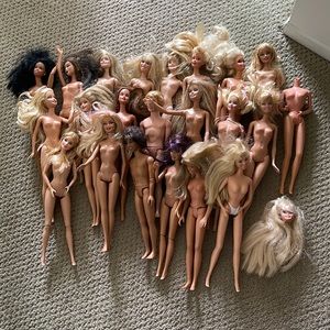 Lot of vintage dolls